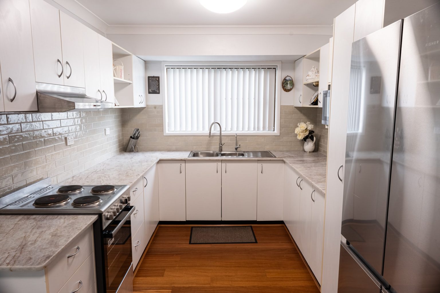 How much does it cost to replace my laminate kitchen benchtop with stone?